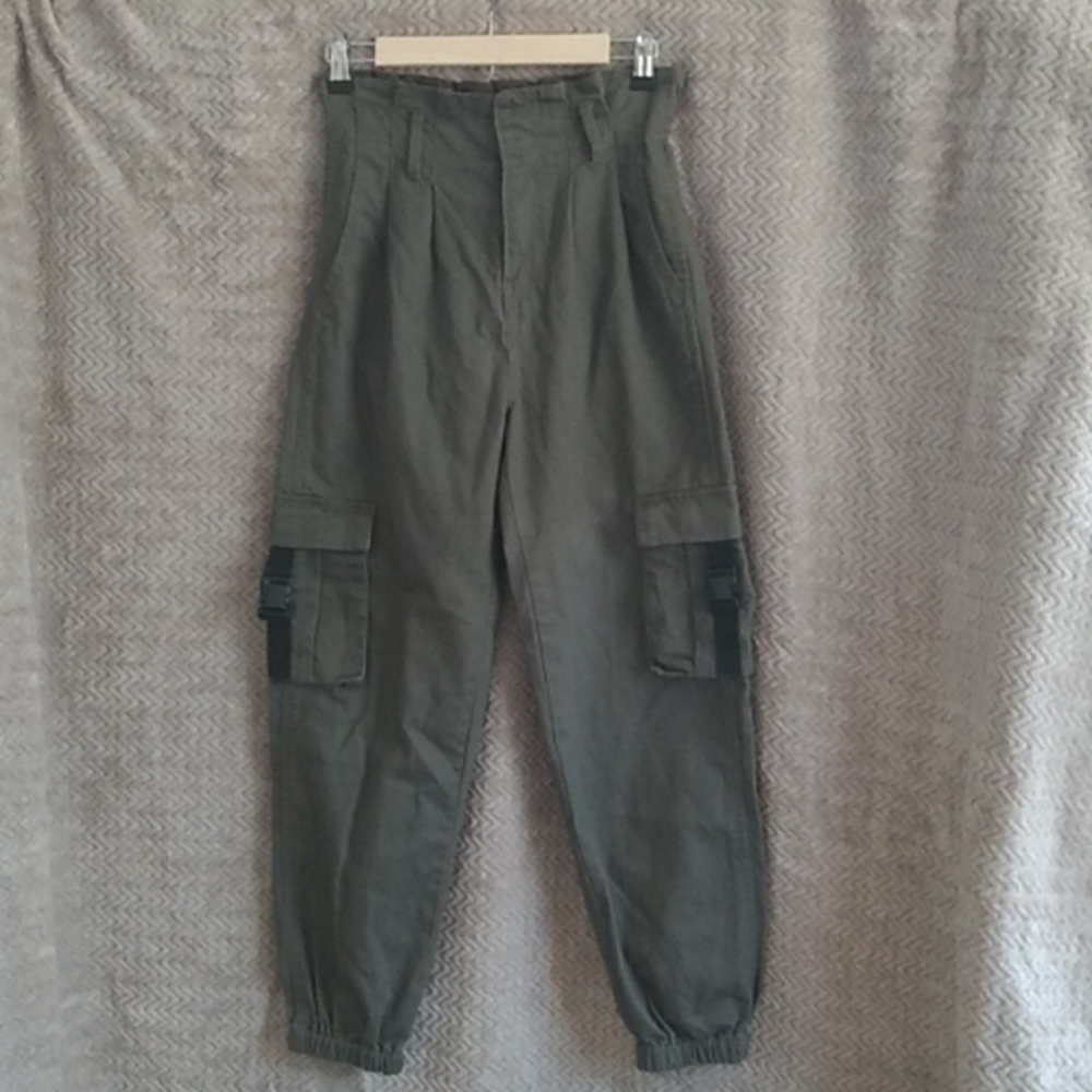 New Forever 21 women pant/ankle woven pants